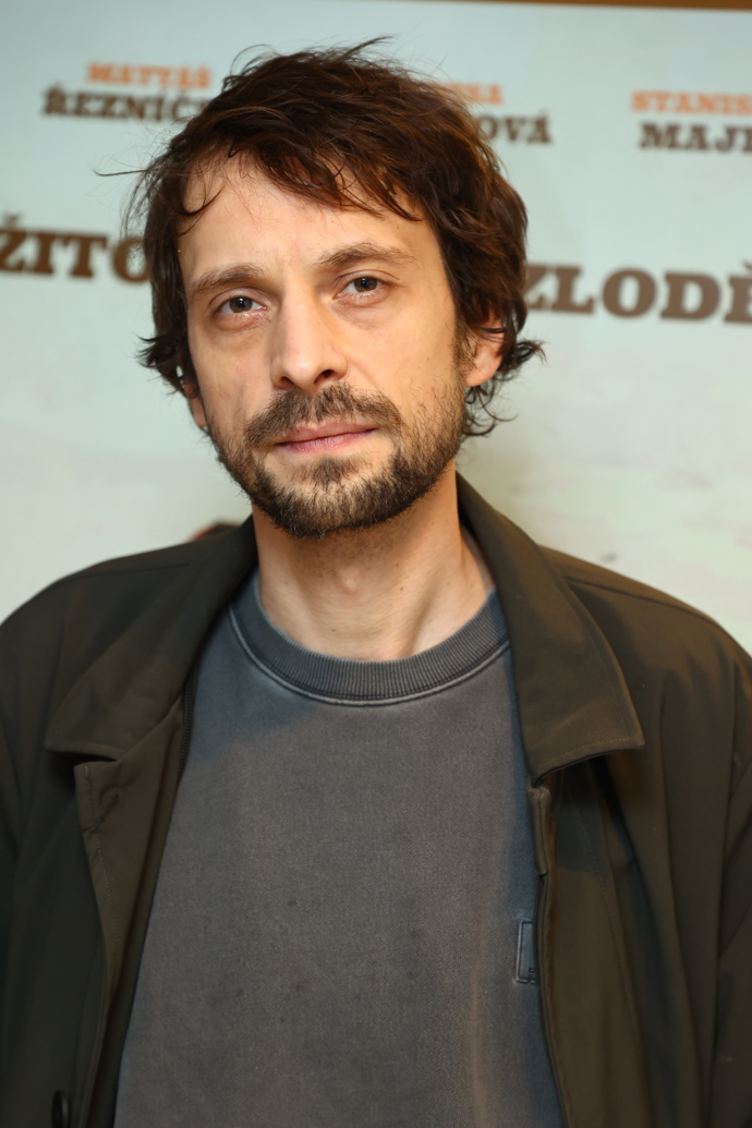 FOTO: Matyáš Řezníček si ve filmu Poberta zahrál hlavní roli zlodějíčka. – stránka 6