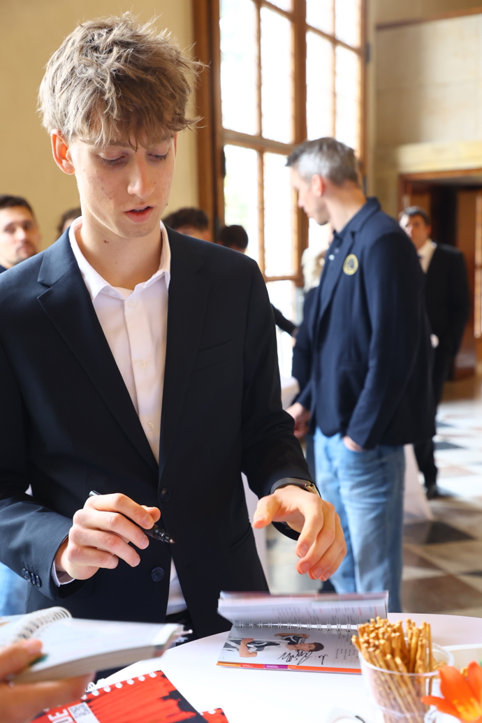 FOTO: Metoděj Jílek na Hradě nemohl chybět. – stránka 43