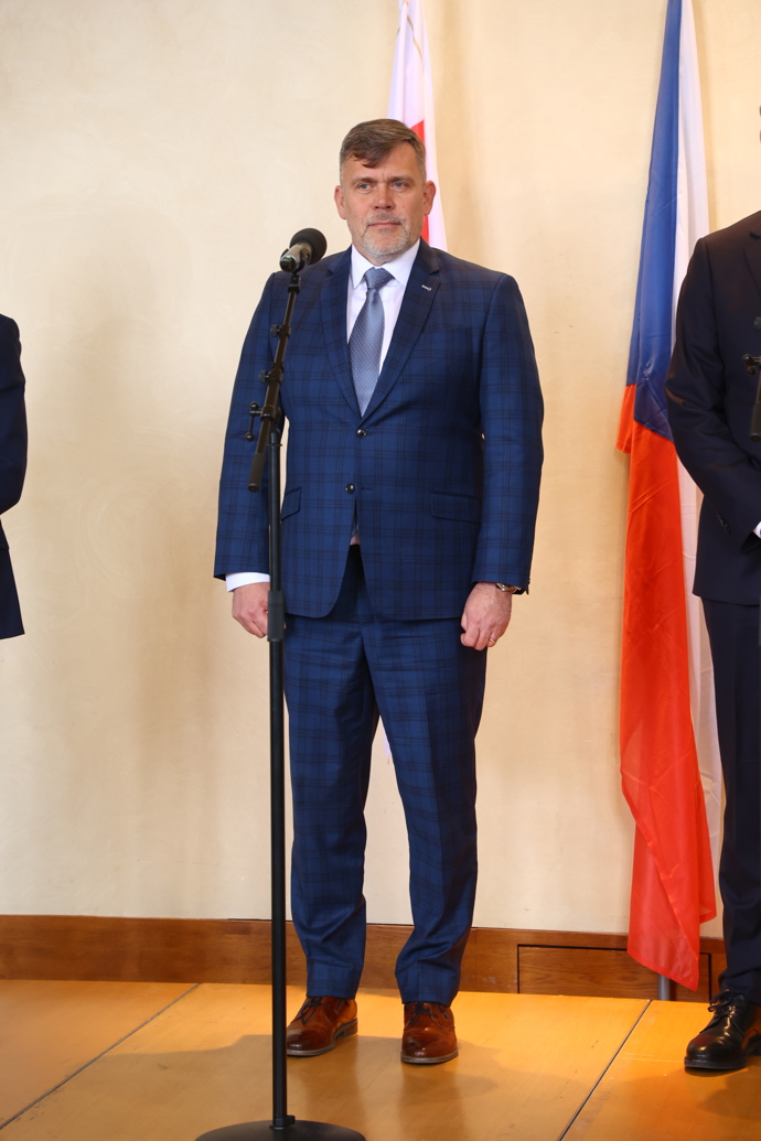 FOTO: Prezident Petr Pavel přijal na Hradě sportovce ze Zimních olympijských a paralympijských her. – stránka 38