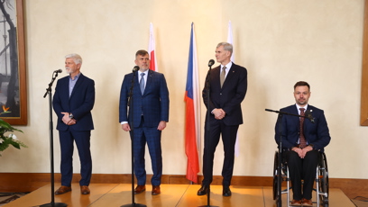 FOTO: Prezident Petr Pavel přijal na Hradě sportovce ze Zimních olympijských a paralympijských her.