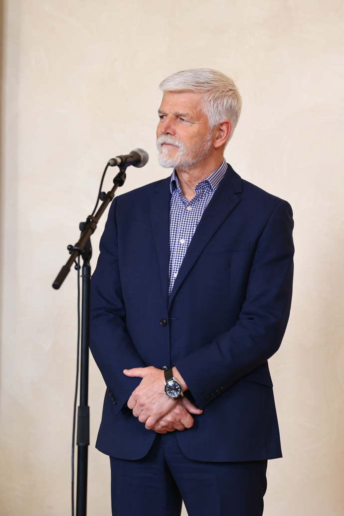 FOTO: Prezident Petr Pavel přijal na Hradě sportovce ze Zimních olympijských a paralympijských her. – stránka 34