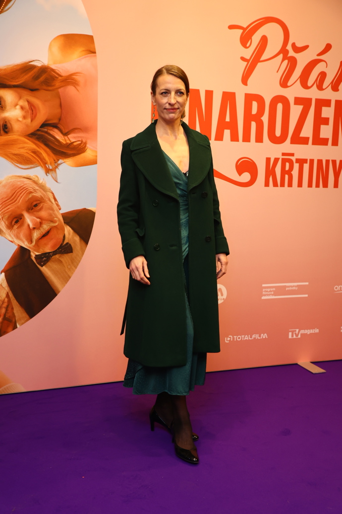 FOTO: Anna Polívková na premiéře filmu Přání k narozeninám: Křtiny. – stránka 30