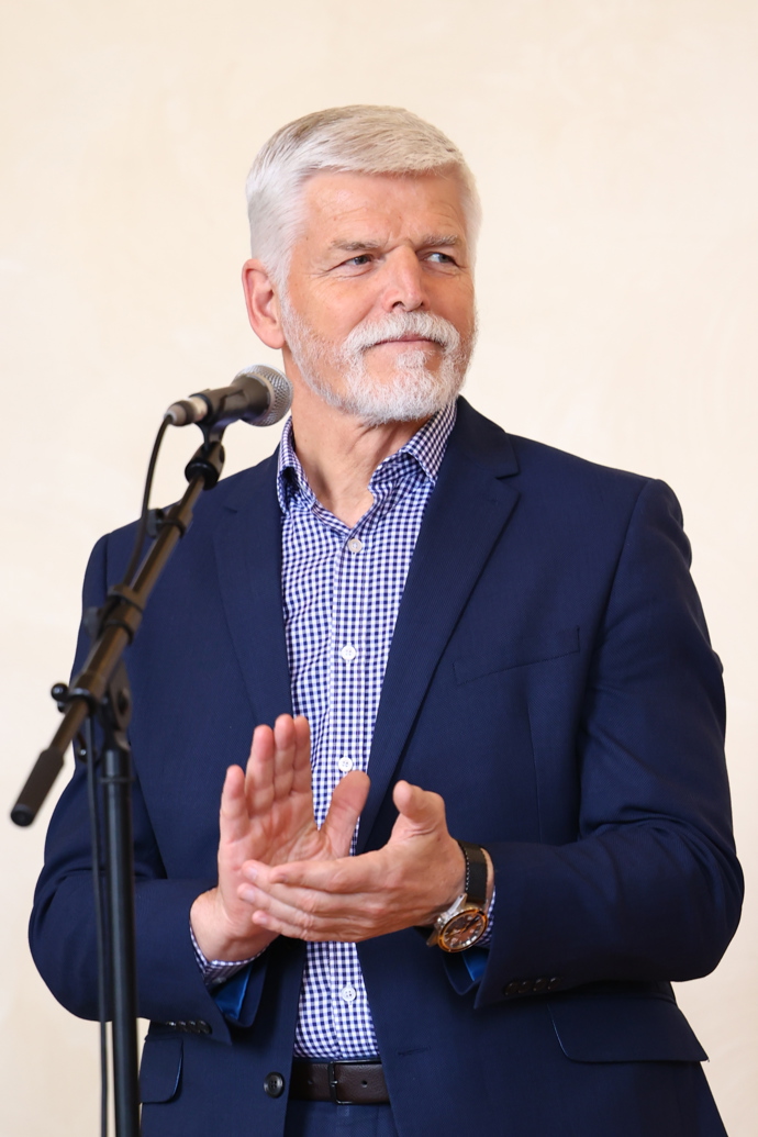 FOTO: Prezident Petr Pavel přijal na Hradě sportovce ze Zimních olympijských a paralympijských her. – stránka 32