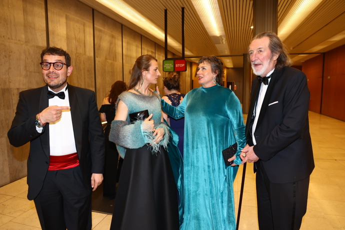 FOTO: Anna Polívková se svým manželem, otcem Bolkem a jeho ženou. – stránka 3