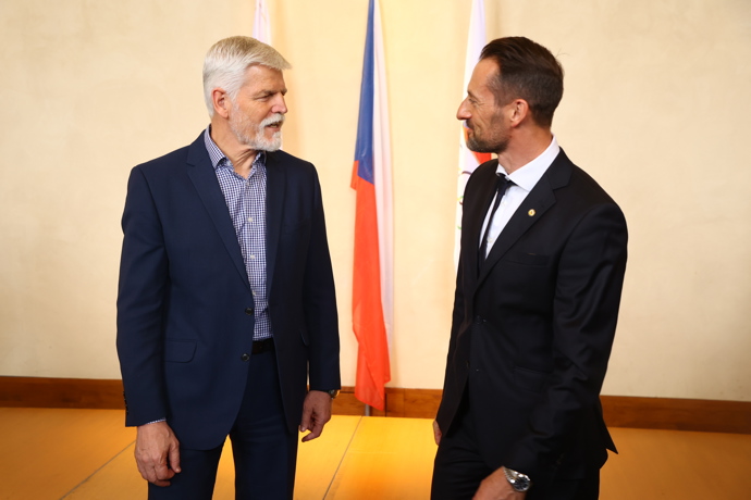 FOTO: Prezident Petr Pavel přijal na Hradě sportovce ze Zimních olympijských her. – stránka 23