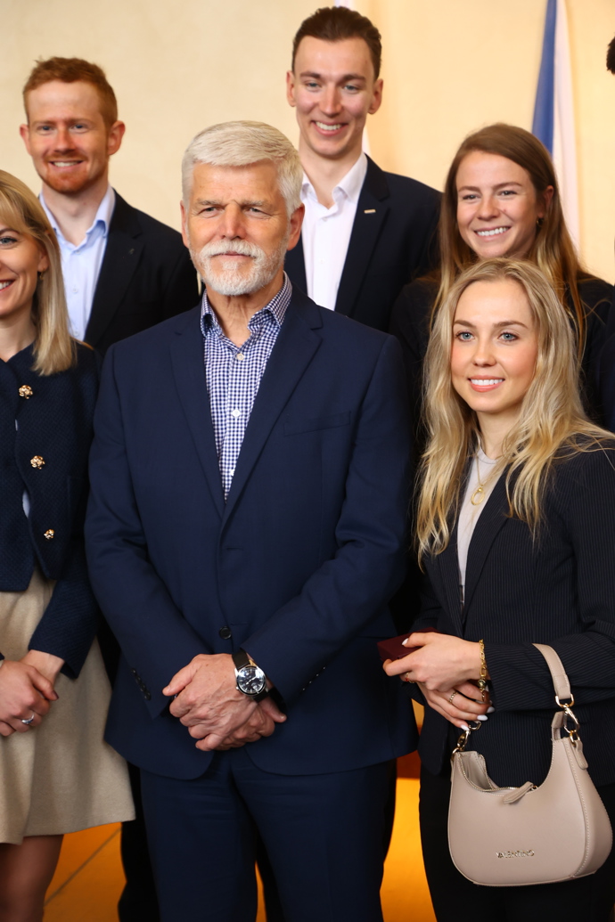 FOTO: Prezident Petr Pavel přijal na Hradě sportovce ze Zimních olympijských her. – stránka 21