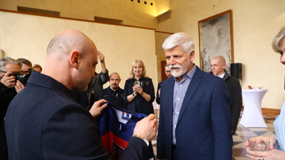 FOTO: Prezident Petr Pavel přijal na Hradě sportovce ze Zimních olympijských her.