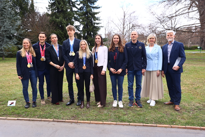 FOTO: Čeští medailisté na pražském Hradě. – stránka 15