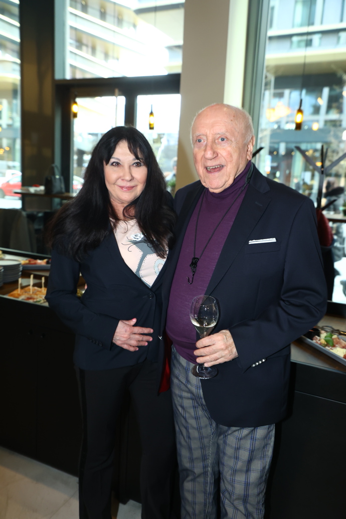 FOTO: Dvojice se usmívala. – stránka 48