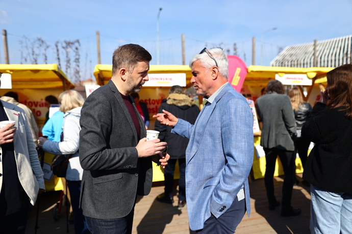 FOTO: Vít Rakušan se bavil s podporovateli. – stránka 8