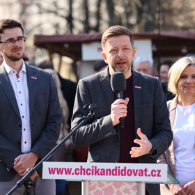 Vít Rakušan se snaží uspět ve volbách.