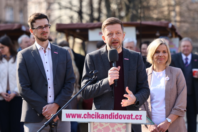 FOTO: Vít Rakušan se snaží uspět ve volbách. – stránka 6
