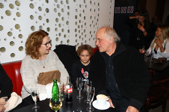 FOTO: Michael Kocáb dorazil s rodinou. – stránka 10