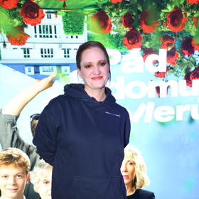 Natálie Kocábová napsala Pád domu Kollerů. 