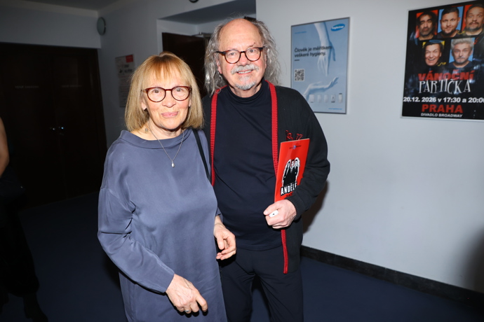 FOTO: Frontman kapely Žlutý pes nechyběl na večeru plném devadesátkových hitů.