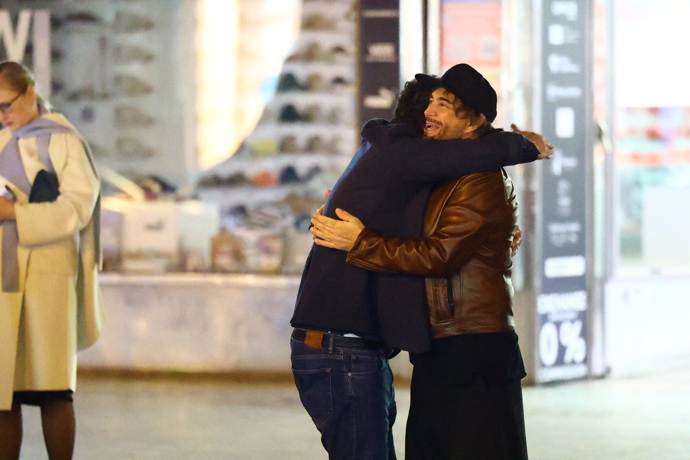 FOTO: Sagvan Tofi při objetí. – stránka 3