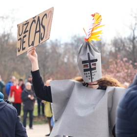 Jeden z demonstrujících.