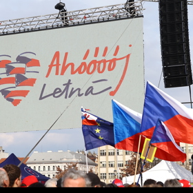 Demonstrace Milion chvilek na Letné.