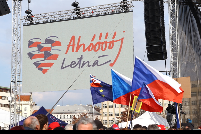 FOTO: Demonstrace Milion chvilek na Letné. – stránka 4
