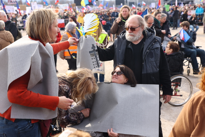 FOTO: Demonstranti na Letné. – stránka 2