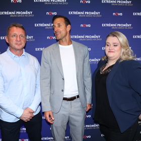 Nutriční poradce Pavel Suchánek (vlevo) na společně fotce s trenérem Martinem Košťálem a účastnicí Extrémních proměn Helenou Dvořákovou. 