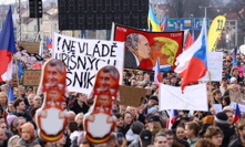 Demonstrace na Letné.