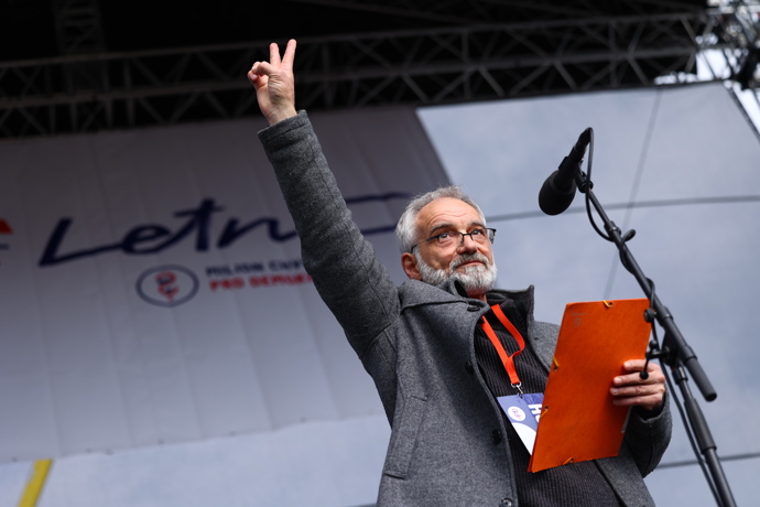 FOTO: Ivan Trojan na demonstraci Milionu chvilek. – stránka 15