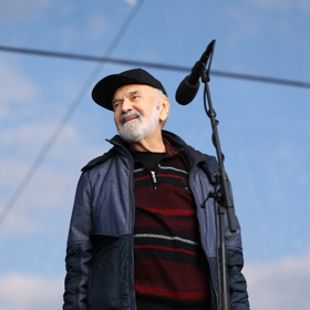 Zdeněk Svěrák na demonstraci.
