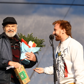 Zdeněk Svěrák a Mikuláš Minář na pódiu.