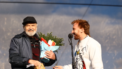 FOTO: Zdeněk Svěrák a Mikuláš Minář na pódiu.