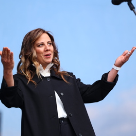 Aneta Langerová na demonstraci Milionu chvilek.