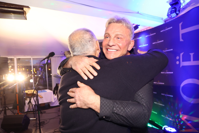 FOTO: Martin Maxa se vítá s Ivanem Vyskočilem. – stránka 26