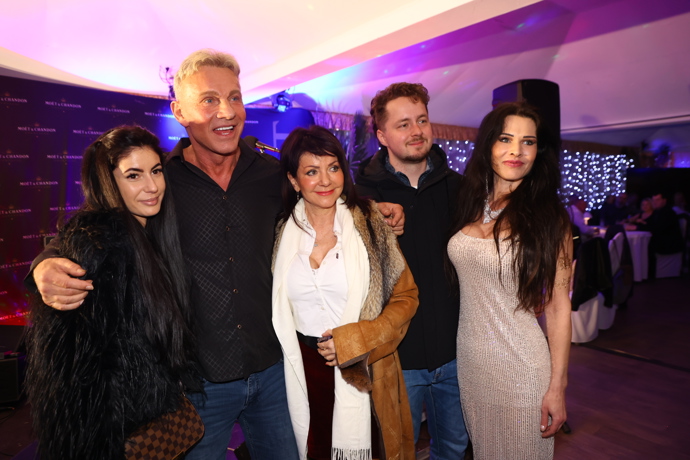 FOTO: Martin Maxa si oslavu užíval. – stránka 21