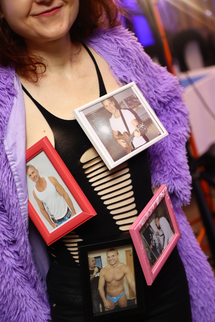 FOTO: Eva Toulová na oslavě Martina Maxy. – stránka 17