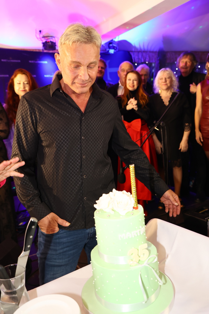 FOTO: Martin Maxa oslavil narozeniny. – stránka 15