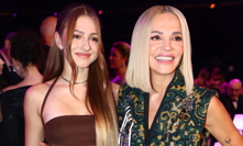 Dara Rolins si slavičí večer užívá po boku své dcerky Laury.