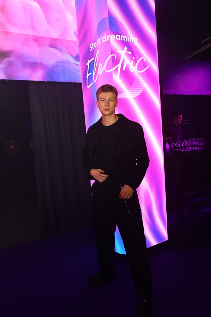 Foto k tématům IQOS, Adam Mišík – stránka 50