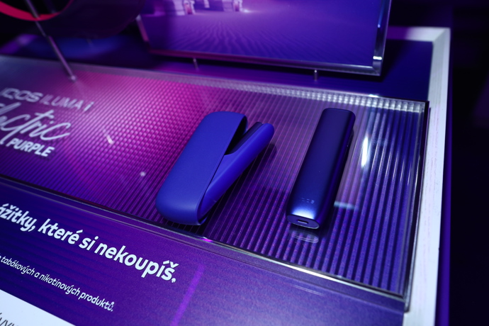 FOTO: Nová barva zařízení IQOS ILUMA i Electric Purple a s tím spojenou iniciativu Electric Dreams. – stránka 37