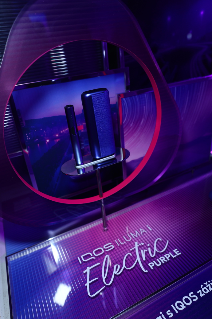 FOTO: IQOS ILUMA i Electric Purple. – stránka 36