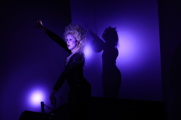 FOTO: Signal Space se díky pokročilým audiovizuálním systémům proměnil v živoucí organismus, kde světlo, zvuk i architektura vyprávěly jednotný příběh. – stránka 26