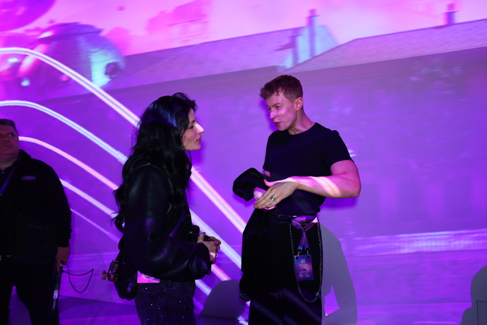 FOTO: Adam Mišík si simulaci pěti výjimečných zážitků nenechal také ujít. – stránka 18