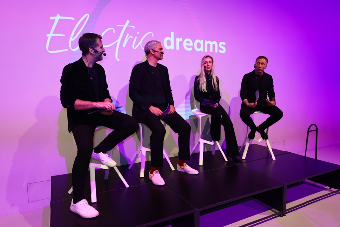 FOTO: Zástupci společnosti Philip Morris International: Fabio Costa, Alina Igritskaya,  Oggie Kapetanovic  nabídli pohled do zákulisí inovací a motivací, které ženou společnost kupředu. – stránka 16