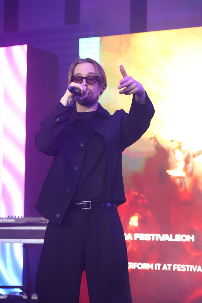 FOTO: Paulie Garand hledá nového umělce. – stránka 11