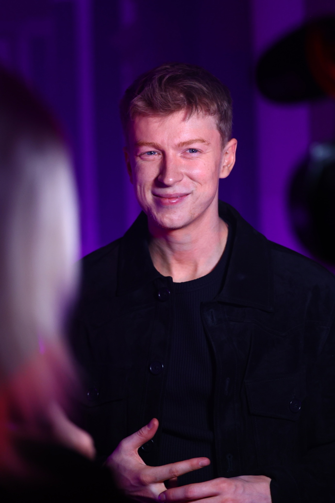 FOTO: Adam Mišík se usmíval od ucha k uchu. – stránka 7