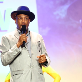 Herec Michael Winslow na Comic-Conu.