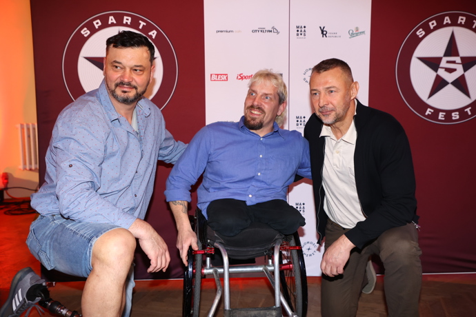 FOTO: Otevřeně přiznává, že srovnávat výdělky s klasickými profesionály je zatím naprostá utopie. – stránka 2