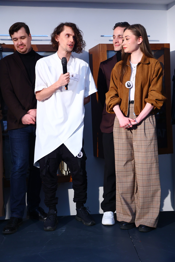 FOTO: Filip Kratochvíl je své mamince velkou oporou. – stránka 17