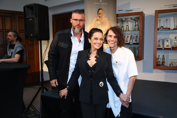 FOTO: Lucie Bílá s partnerem Radkem a synem Filipem. – stránka 9