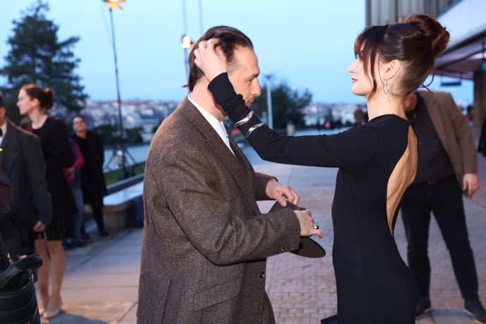 FOTO: Jana Nedbala si hýčká krásná přítelkyně. – stránka 20