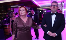 Ministryně Alena Schillerová dorazila na ples po boku manžela.